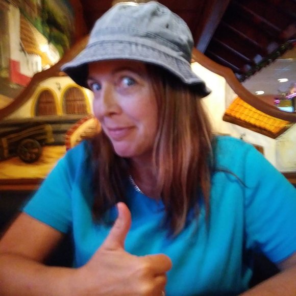 Meet your Posher, Michelle - Picture 2 of 3